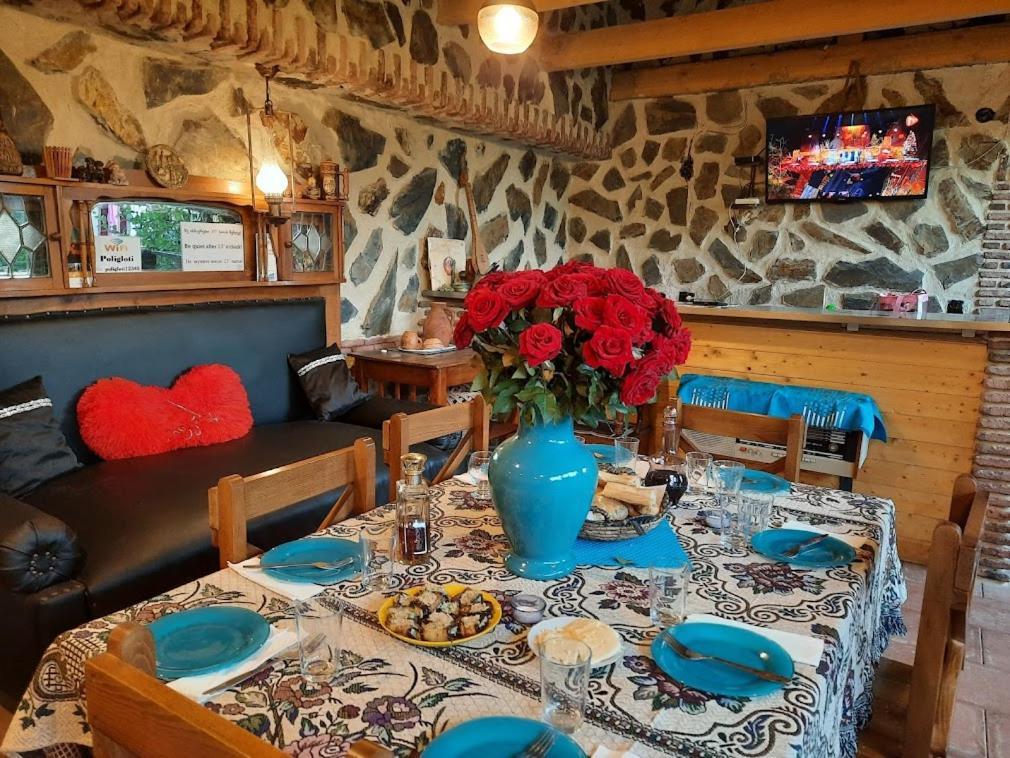 Guest House Poligloti Телави Екстериор снимка