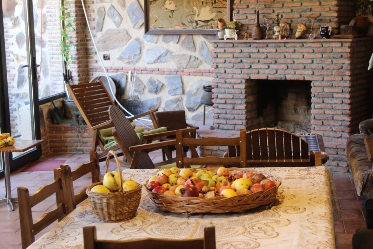Guest House Poligloti Телави Екстериор снимка