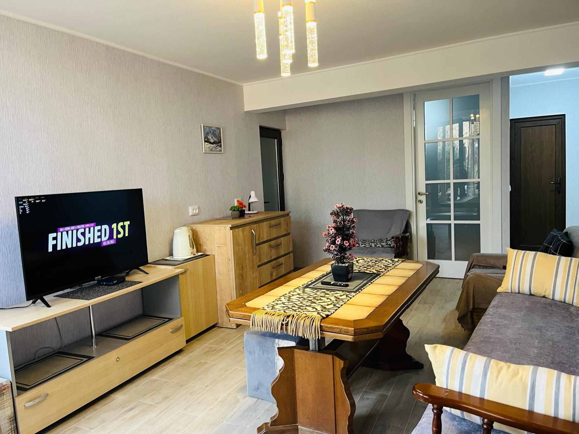 Guest House Poligloti Телави Екстериор снимка