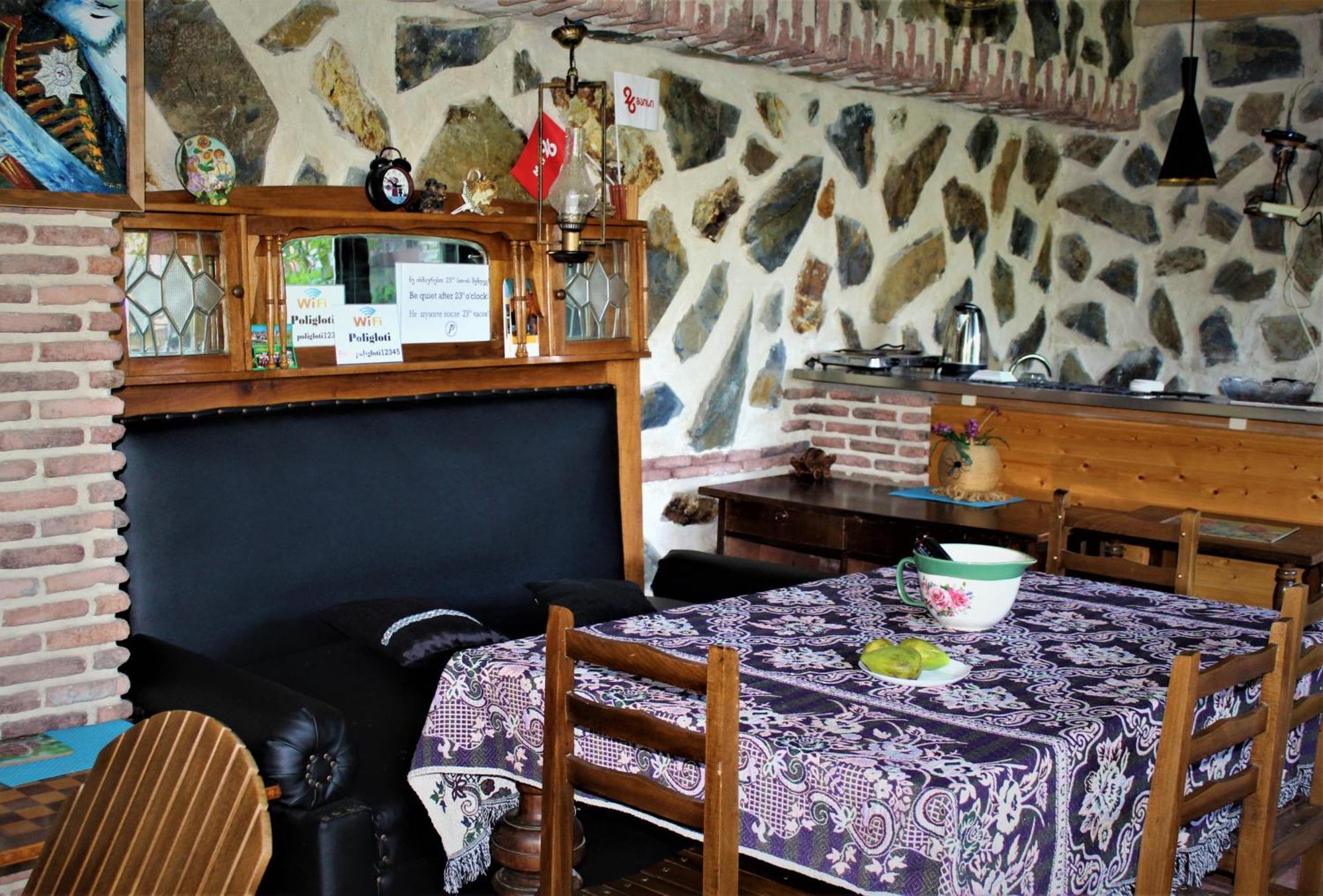 Guest House Poligloti Телави Екстериор снимка