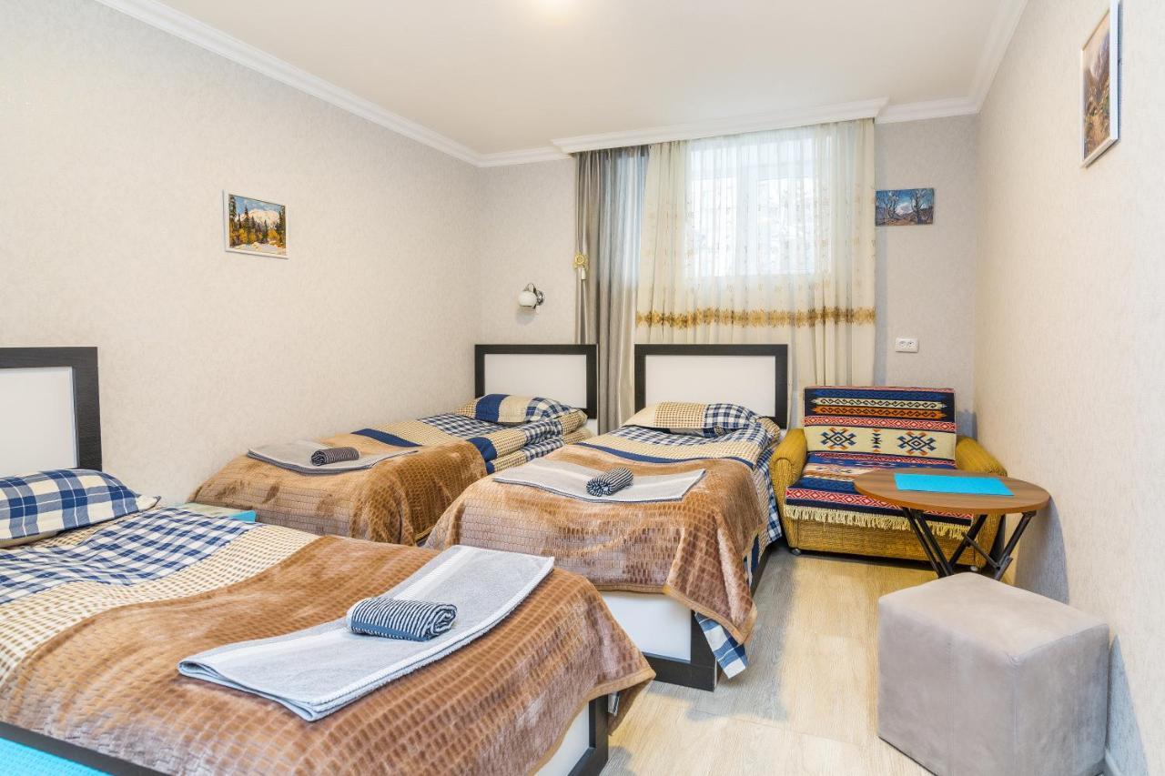 Guest House Poligloti Телави Екстериор снимка