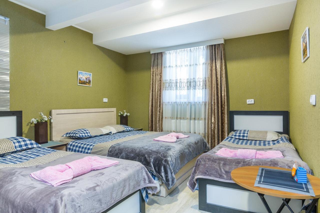 Guest House Poligloti Телави Екстериор снимка