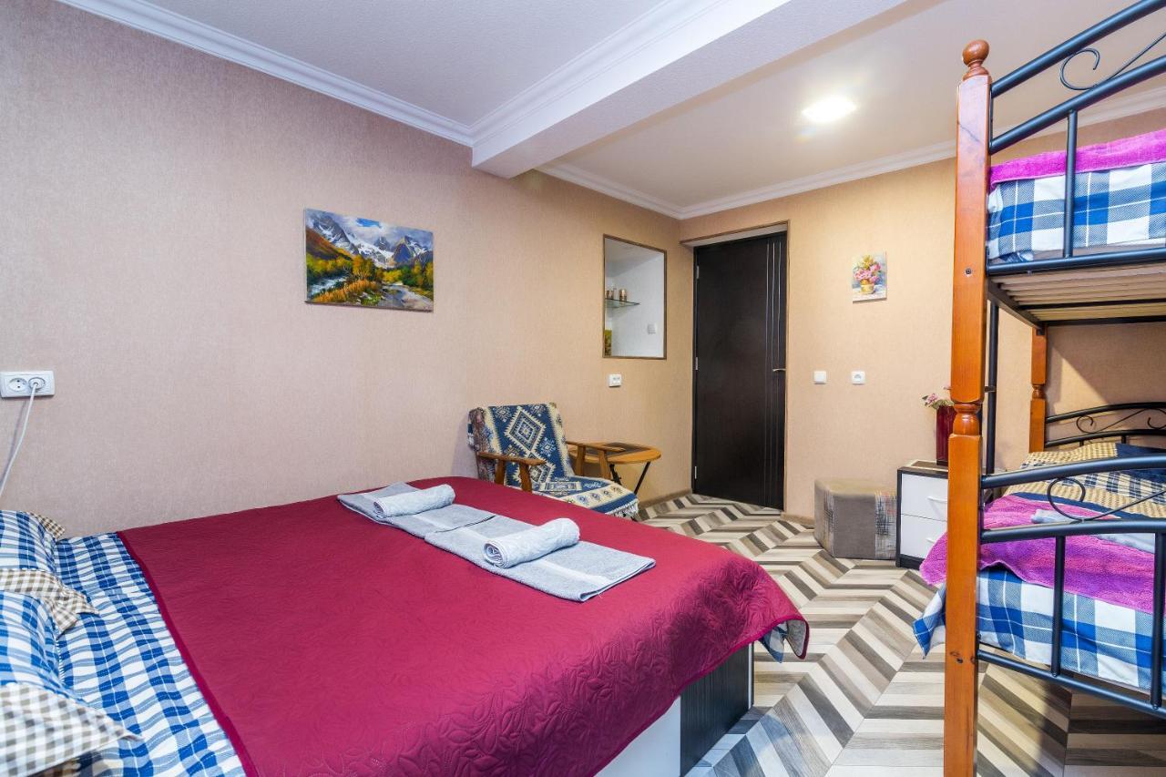 Guest House Poligloti Телави Екстериор снимка