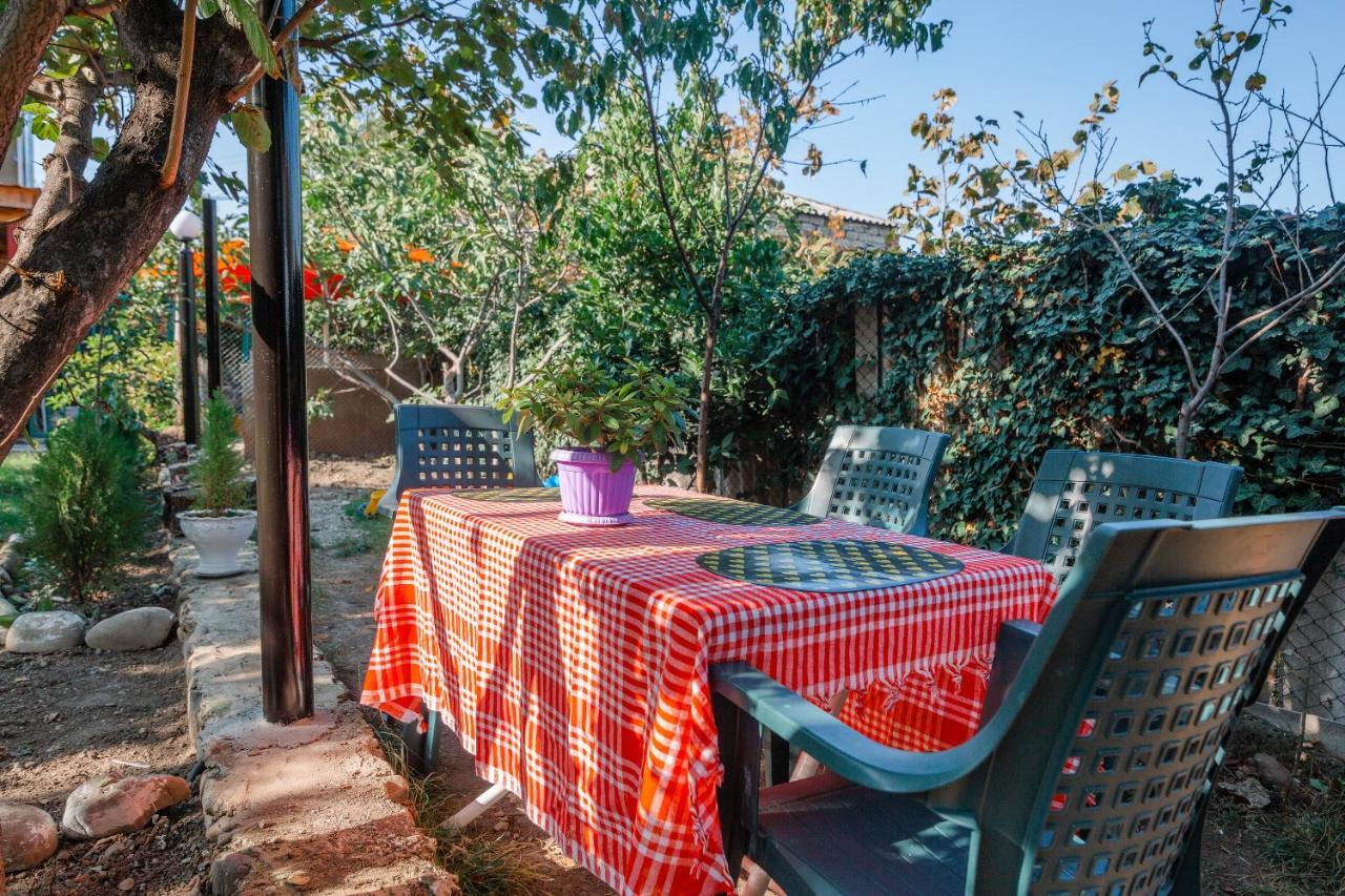 Guest House Poligloti Телави Екстериор снимка