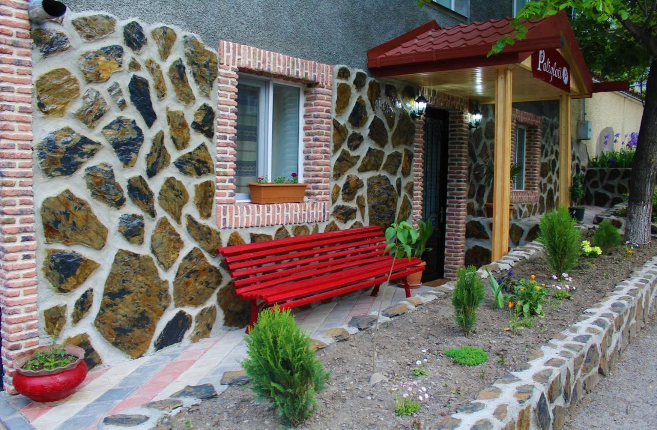 Guest House Poligloti Телави Екстериор снимка